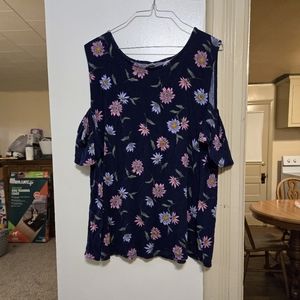 Soft & stretchy Old Navy floral cold shoulder top size XXL in great condition